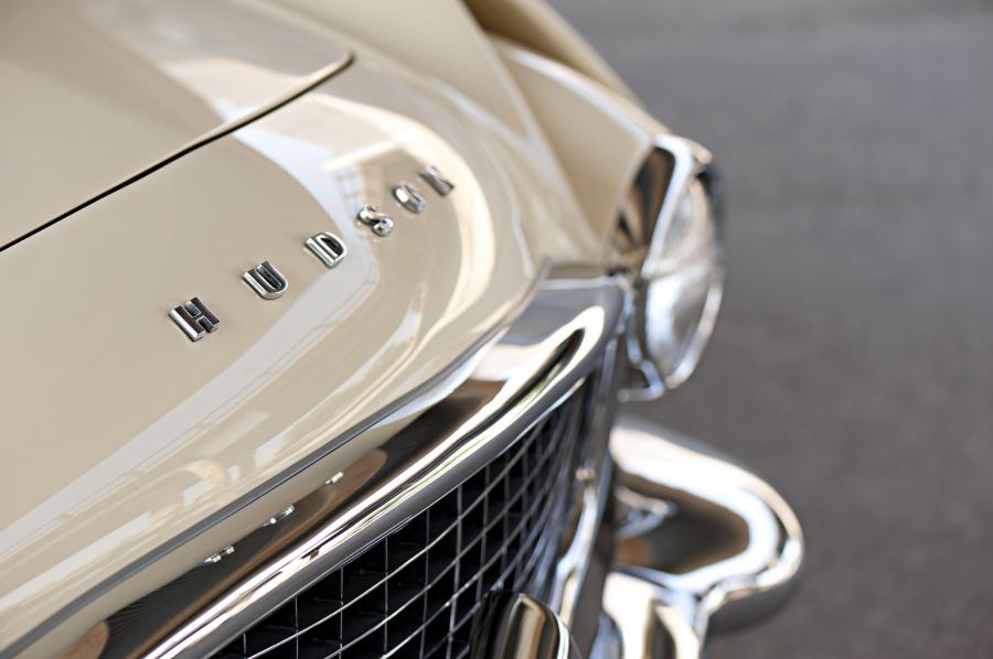 Детали экстерьера Hudson Italia Coupe 1954 года  (фото 25 из 37)
